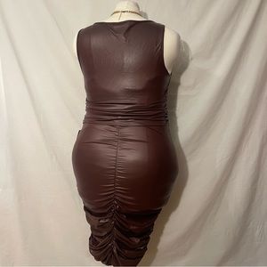 NWT Fashion To Figure Size 2 ruched leatherette body con skirt set.